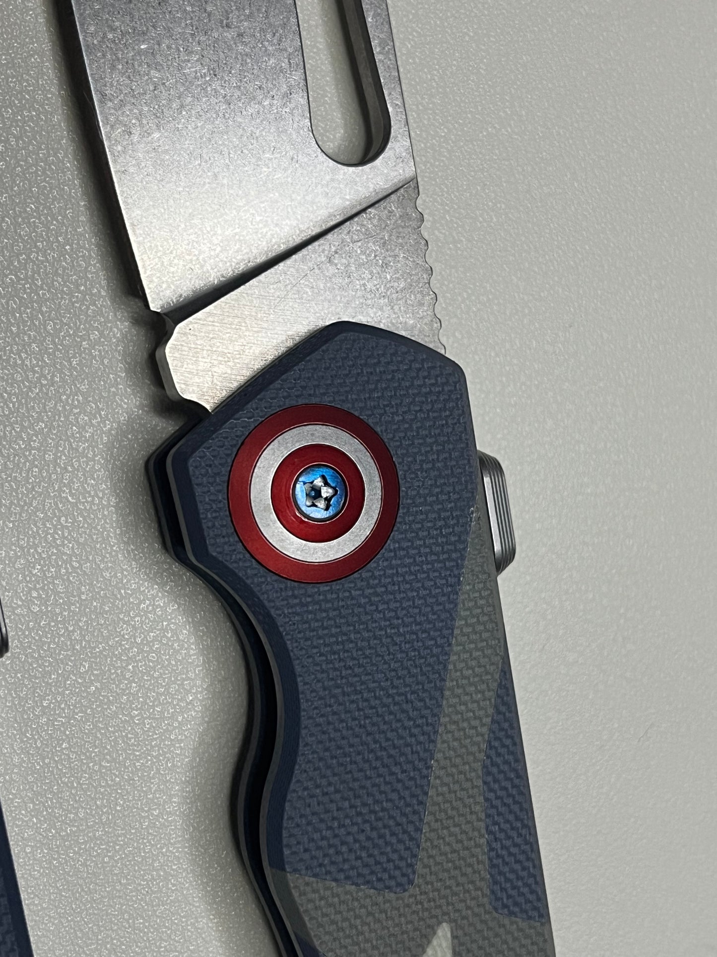 Marvel Series - Captain America Elements Outdoor Bearing Folding Knife