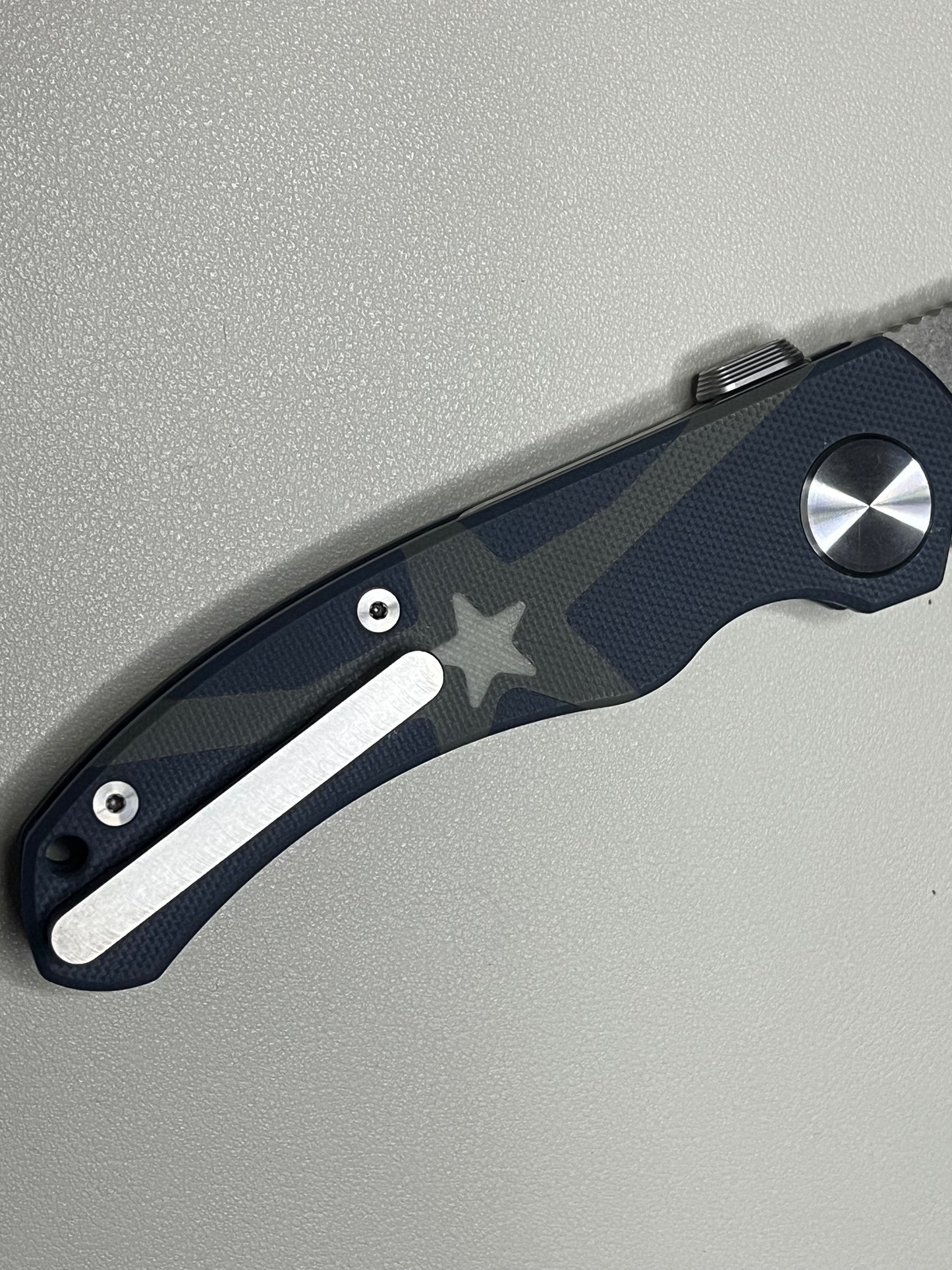 Marvel Series - Captain America Elements Outdoor Bearing Folding Knife